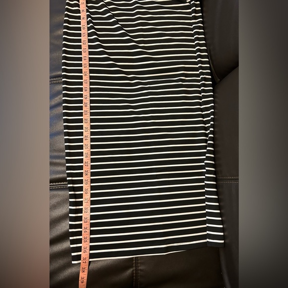 Black and White striped Skirt. Size L. - Picture 10 of 11